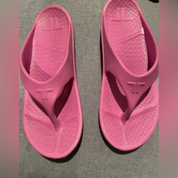 Telic Energy flip flops, size Medium, Forbidden Fuchsia color - Picture 2 of 6